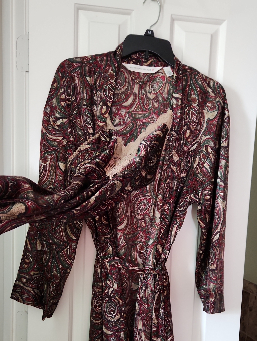 VS Robe & Gown. Burgandy, Bronze, Paisley, Pink Heart Label. Super Soft Satin.
